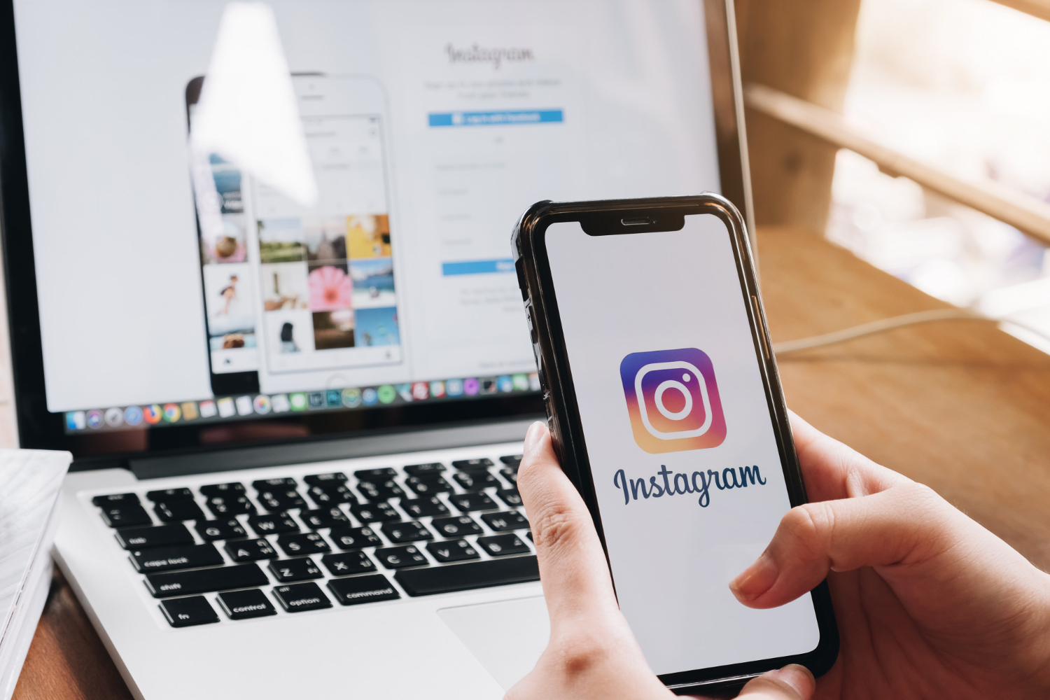 La chica usa instagram